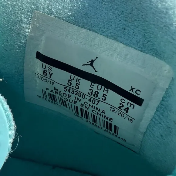 AIR JORDAN 6 PANTONE (GG) SNEAKERS