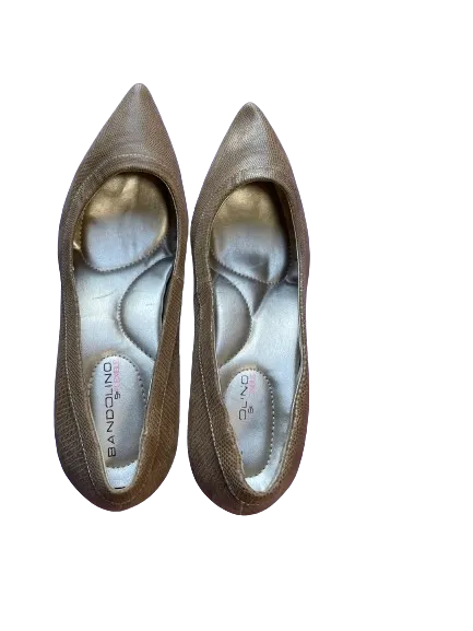 Bandolino B Flexible Beige Pumps