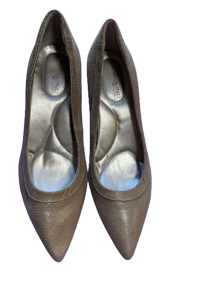 Bandolino B Flexible Beige Pumps