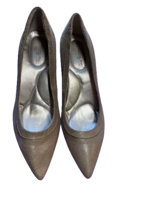 Bandolino B Flexible Beige Pumps