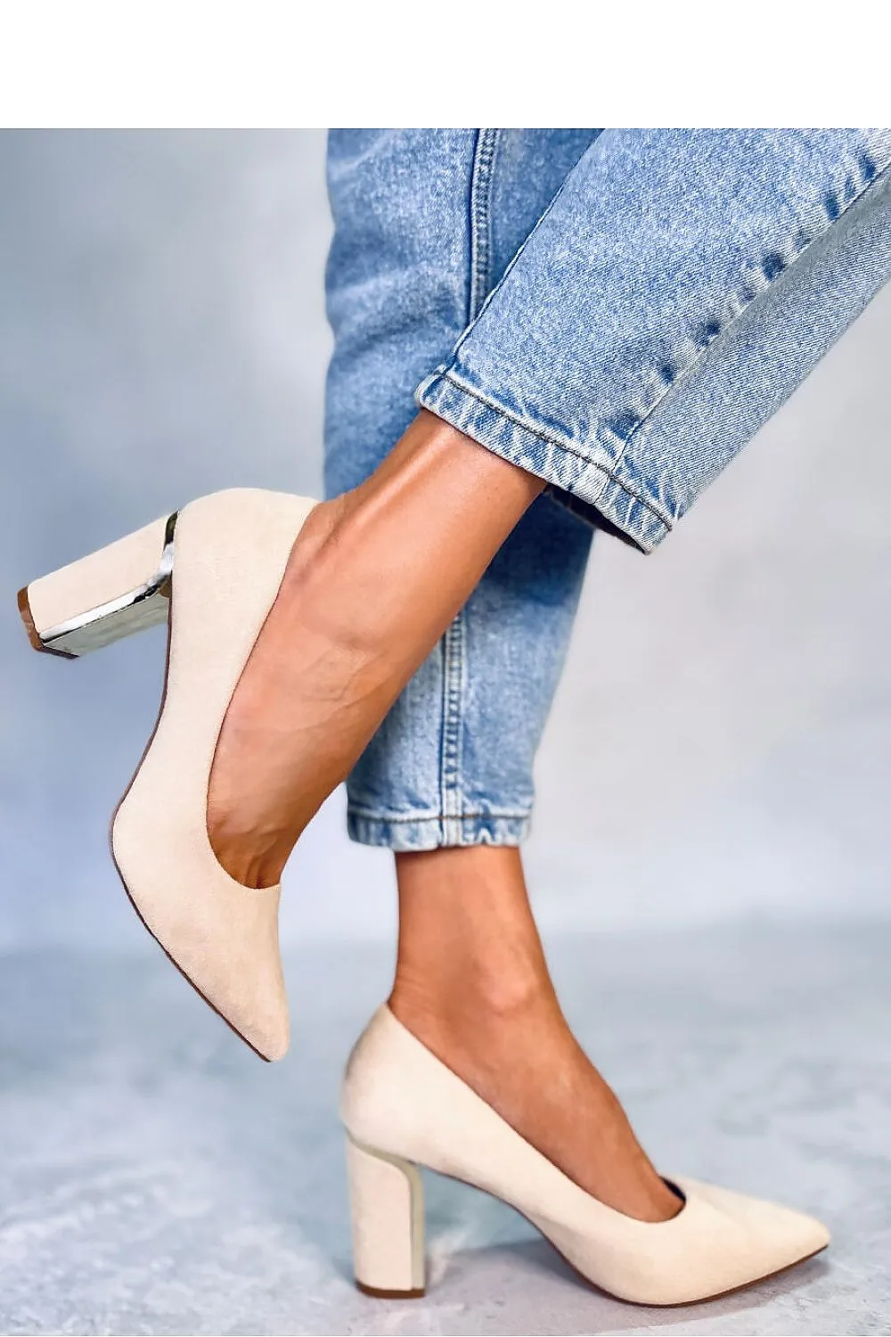 Block heel pumps