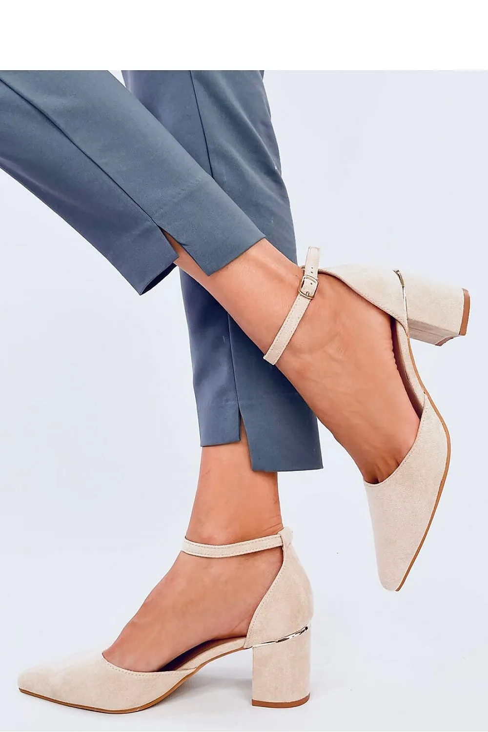 Block heel pumps