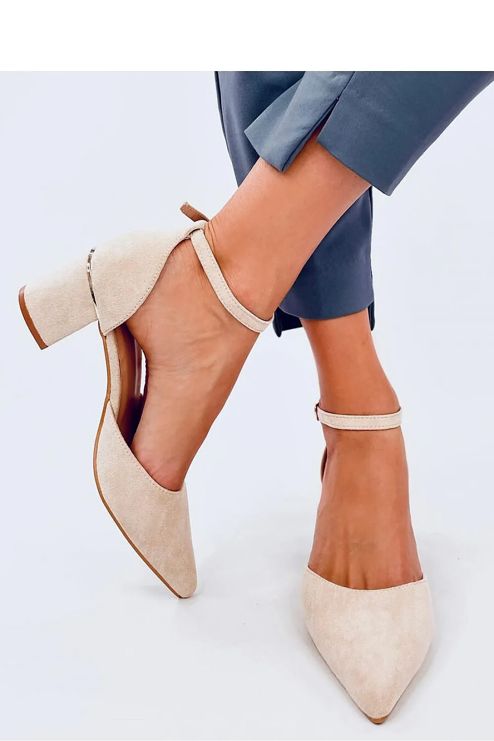 Block heel pumps