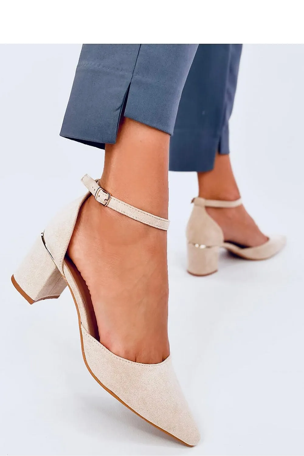 Block heel pumps