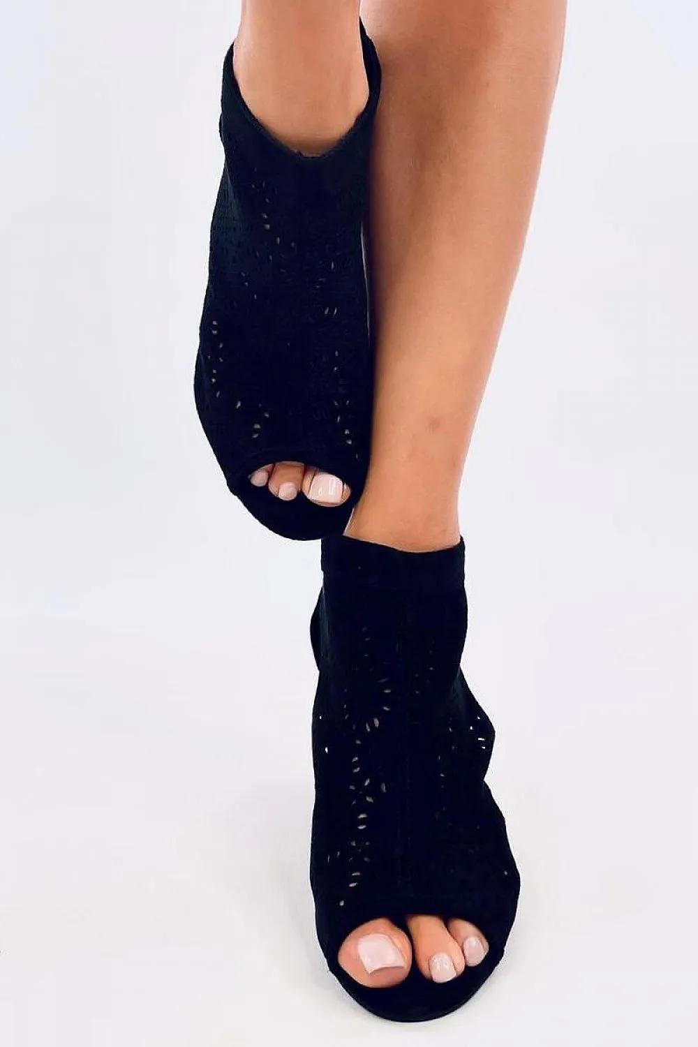 Block heel pumps