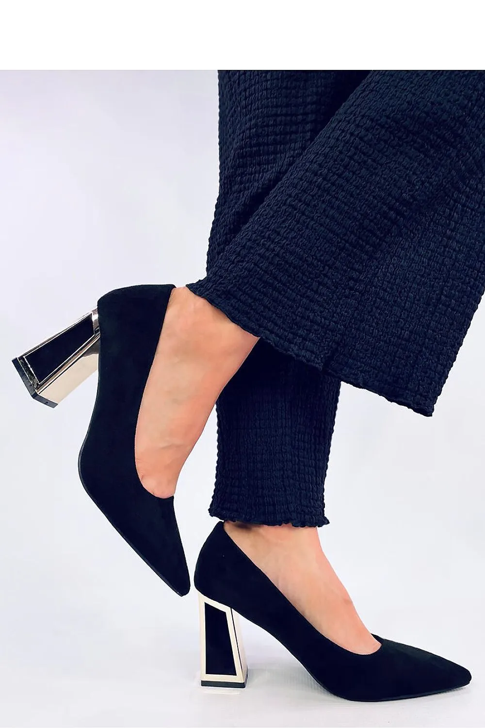 Block heel pumps