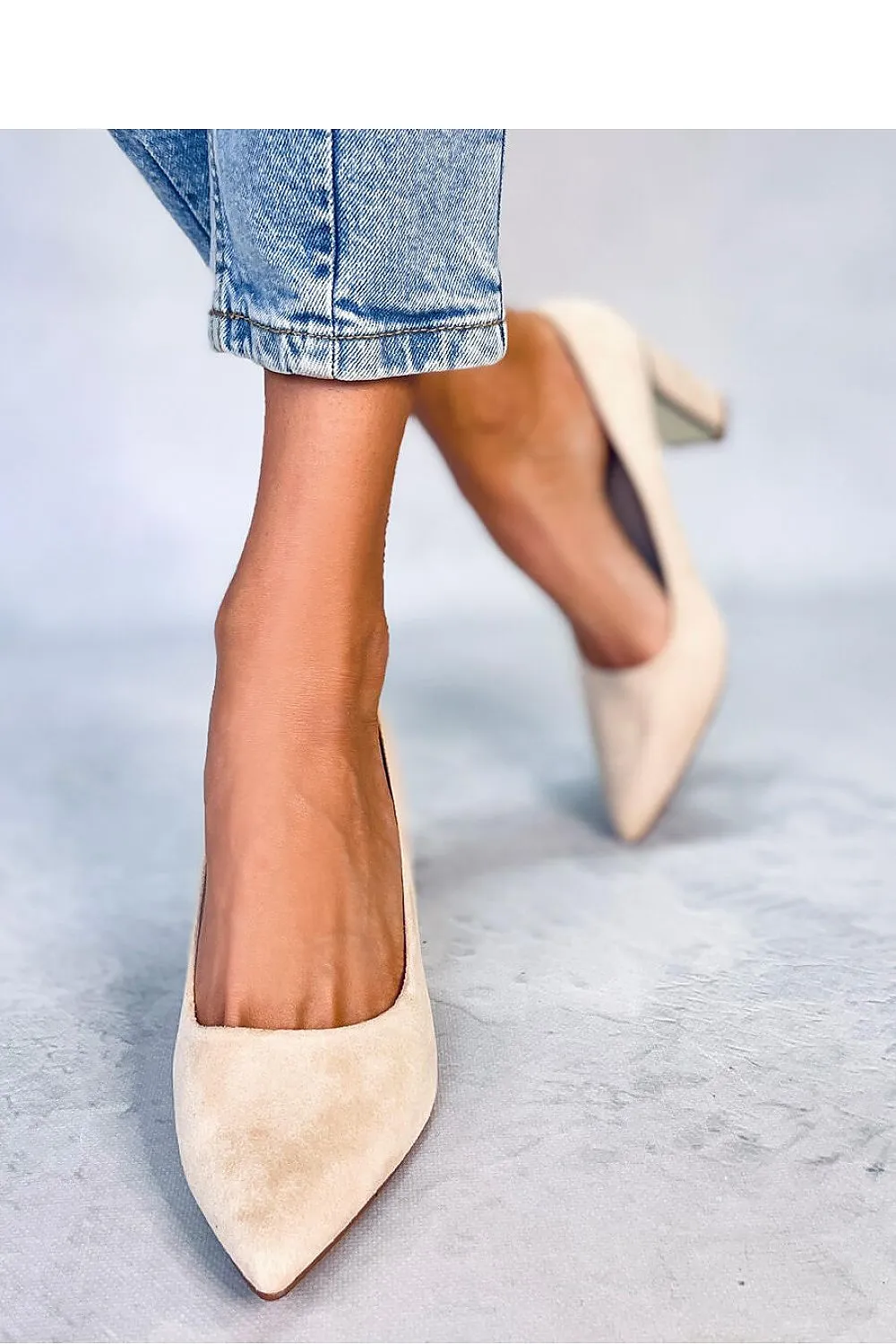 Block heel pumps