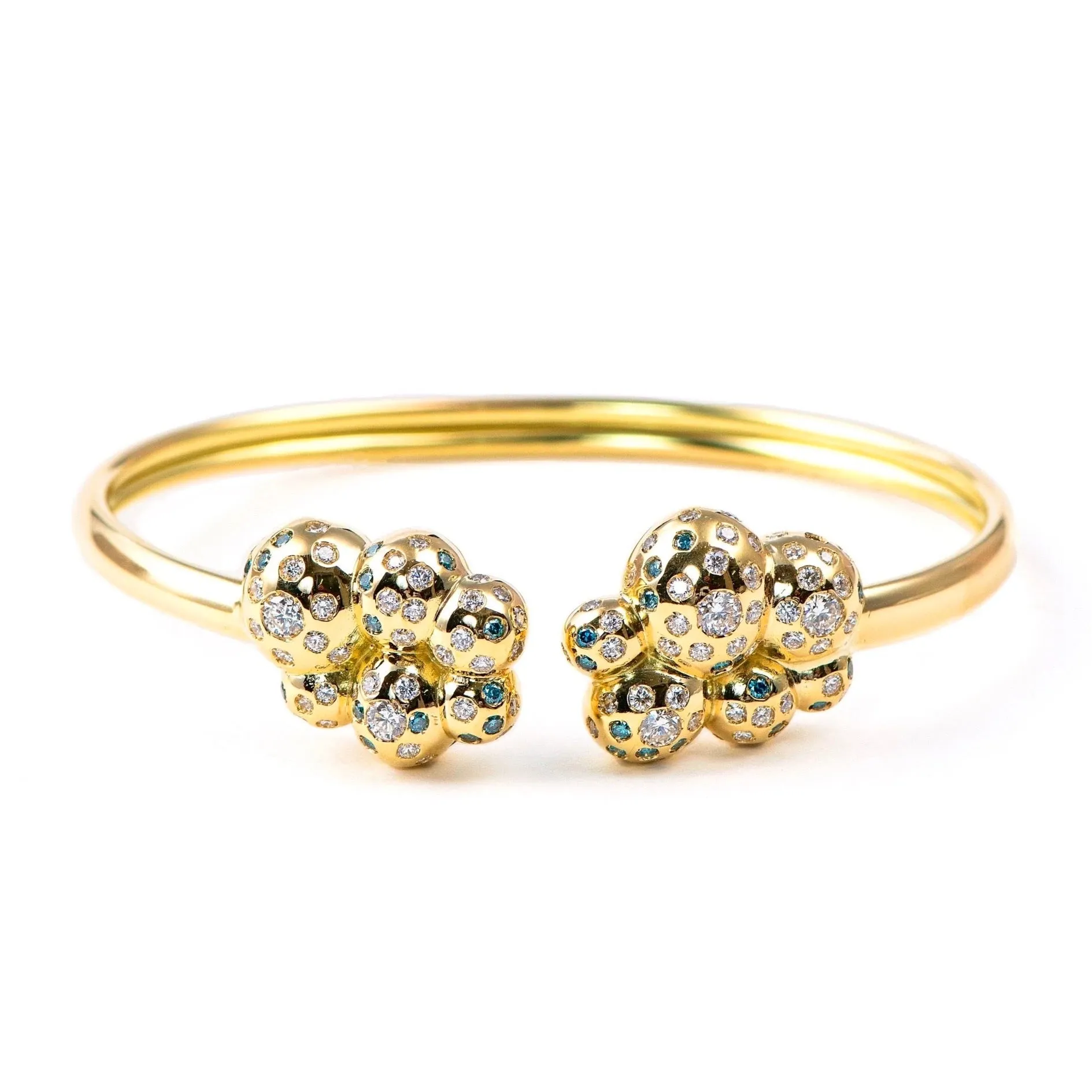 Blue Cloud, flexible cuff 18K Gold with Diamonds Sustainable Fine Jewelry