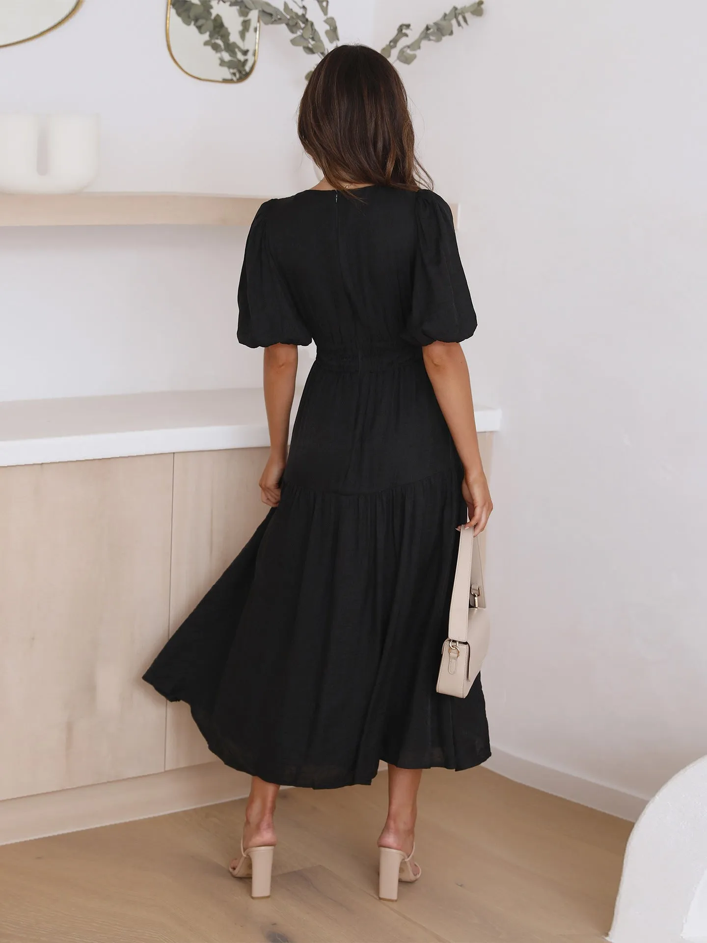 Flowy Midi Dress | Elegant & Feminine | Flutter Sleeve Design