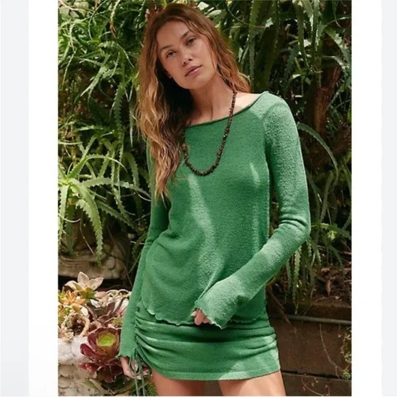 Free People L NWOT cabo kerri green 2-piece lettuce hem sweater mini skirt set