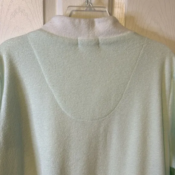 Miss Elaine zip front robe,size XL, pastel green, 2 side pockets.Good condition.