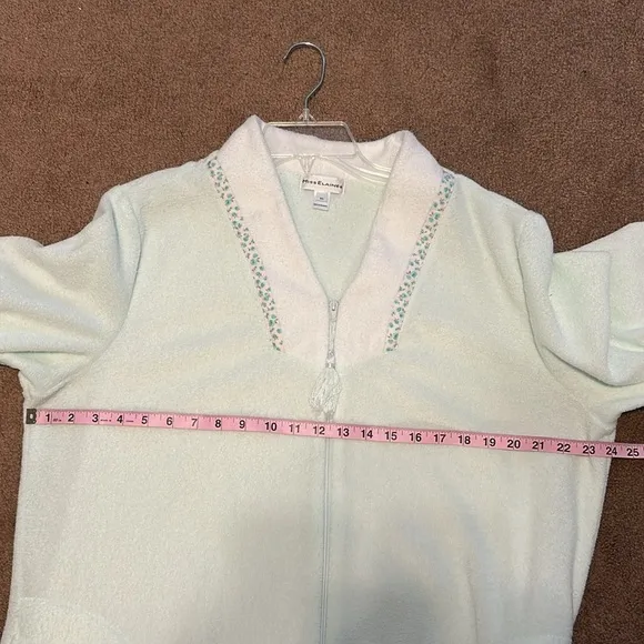 Miss Elaine zip front robe,size XL, pastel green, 2 side pockets.Good condition.