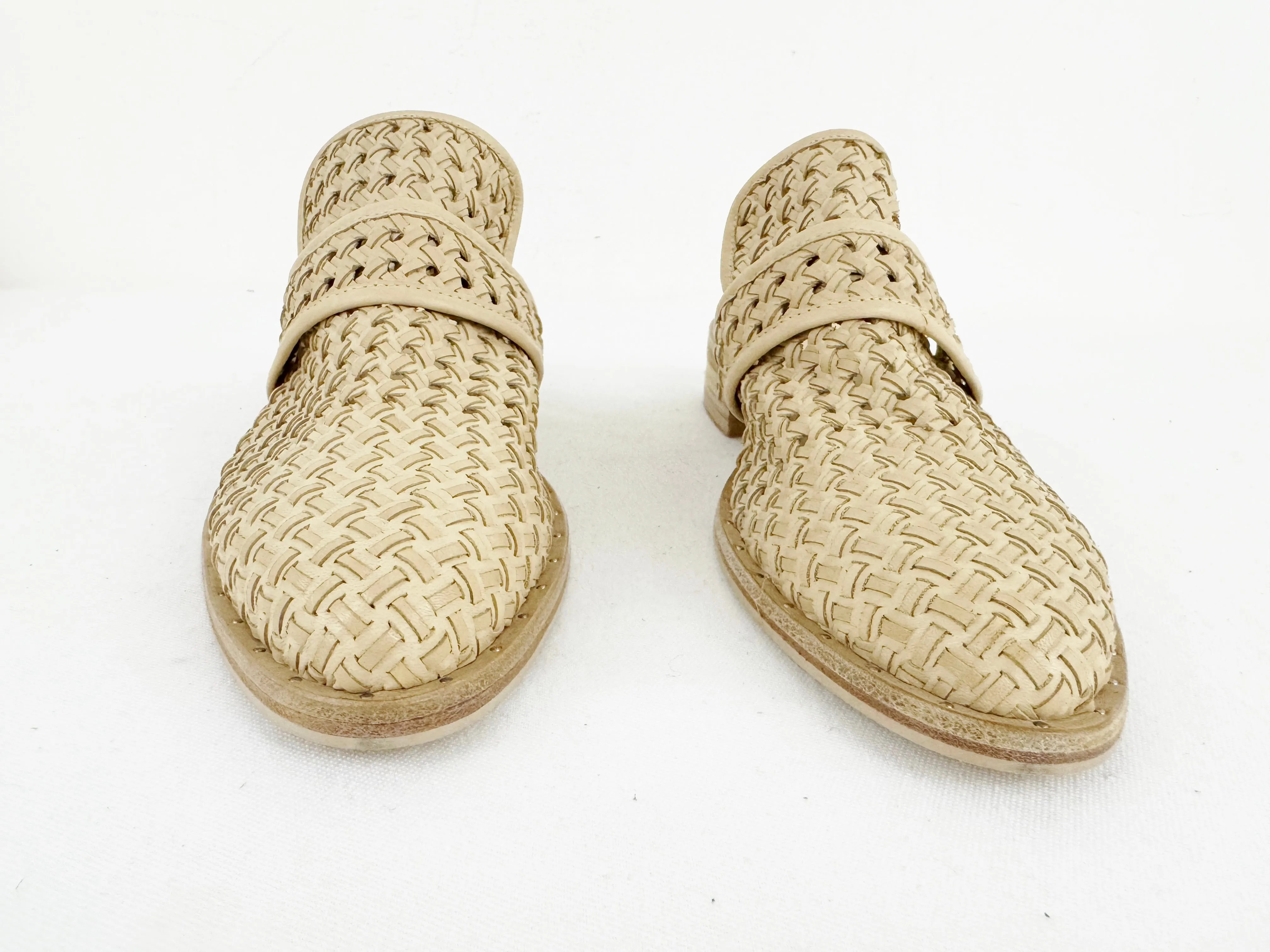 NEW Freida Salvador Woven Mule Size 10