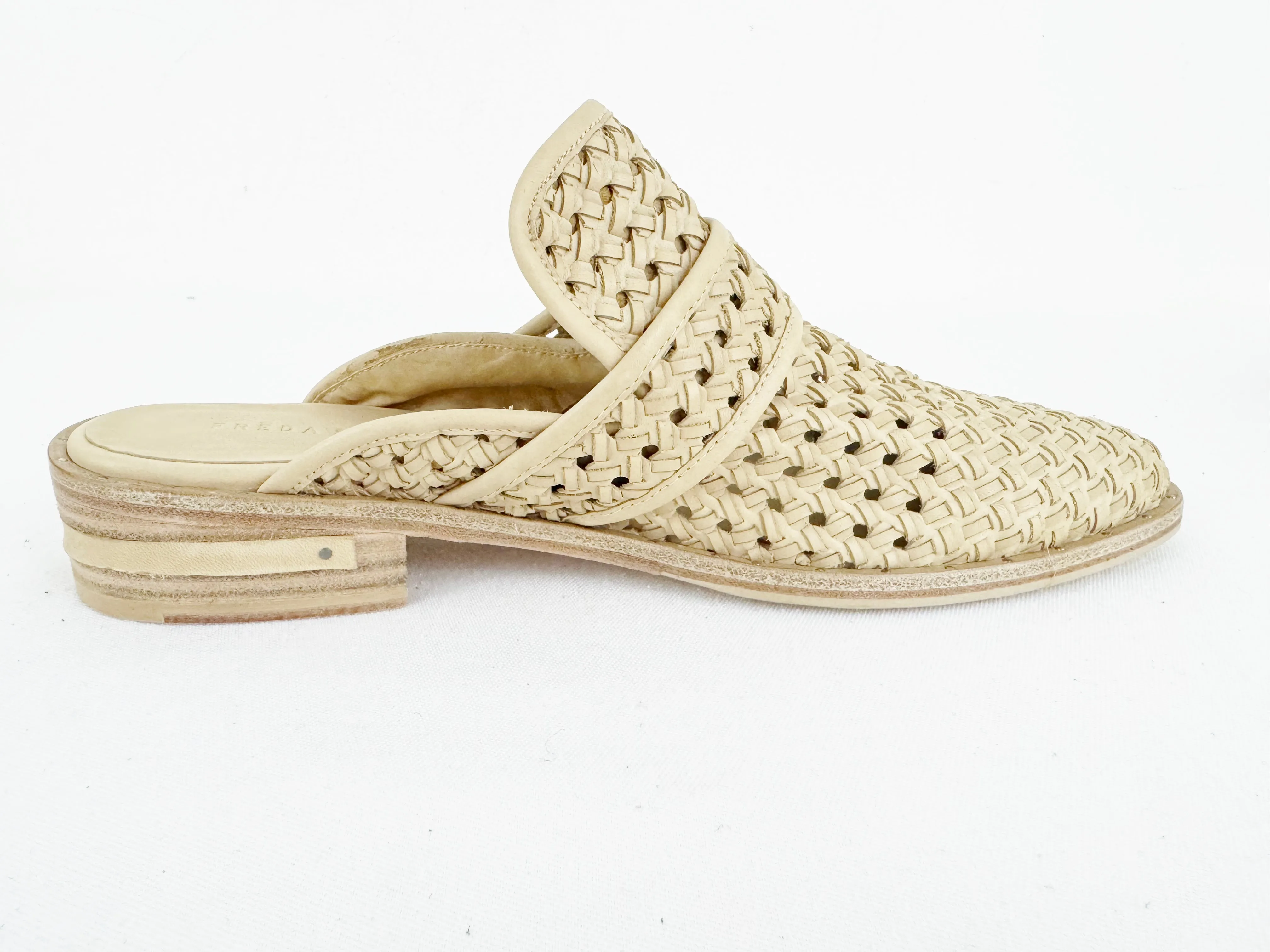 NEW Freida Salvador Woven Mule Size 10