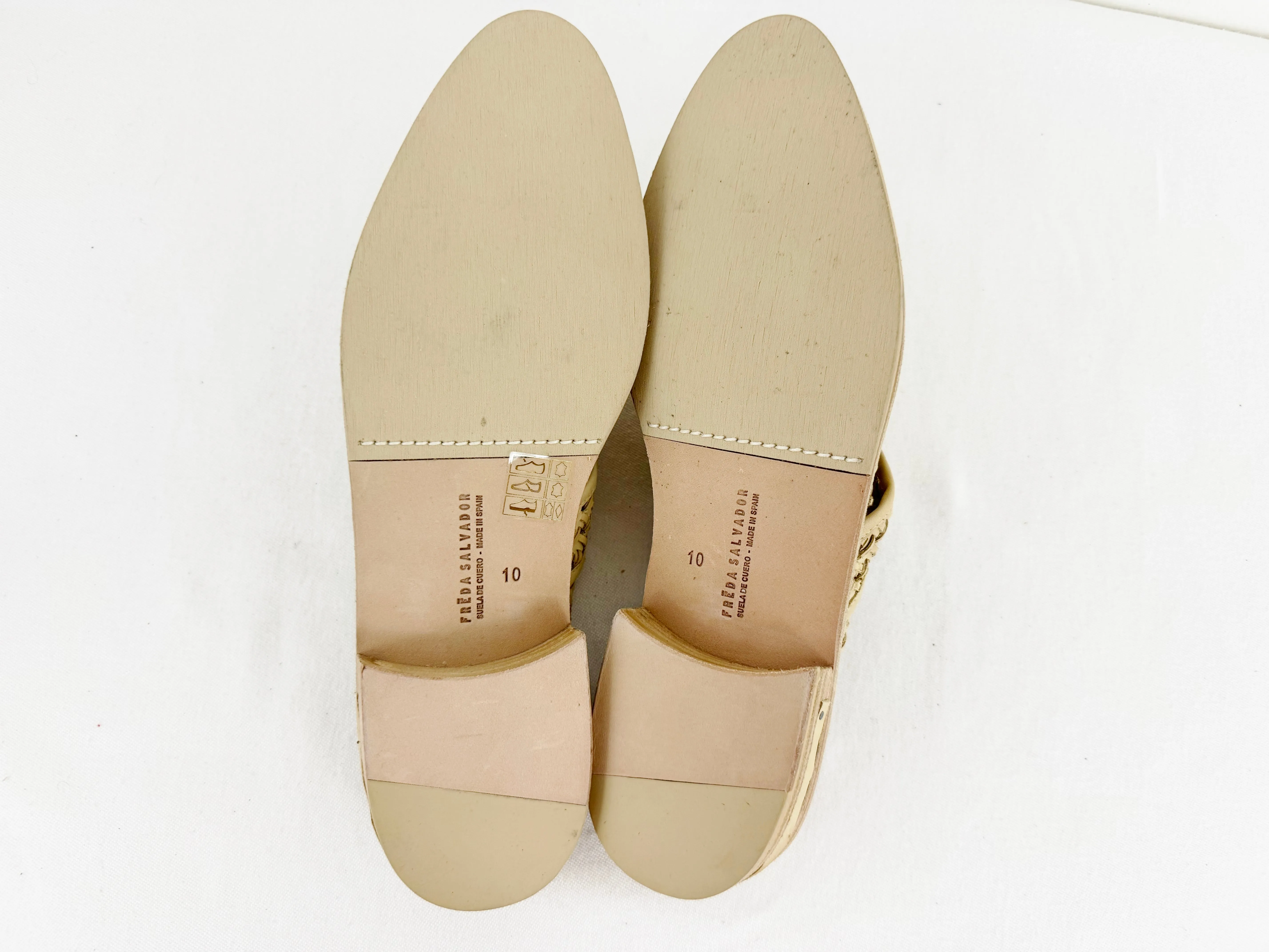 NEW Freida Salvador Woven Mule Size 10