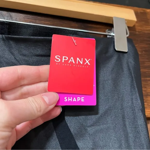 Spanx very high high-waisted mid-thigh short
