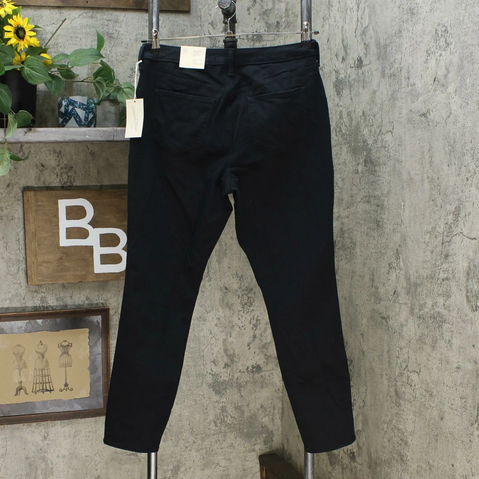 Universal Thread Women's Mid Rise Curvy Skinny Jeans