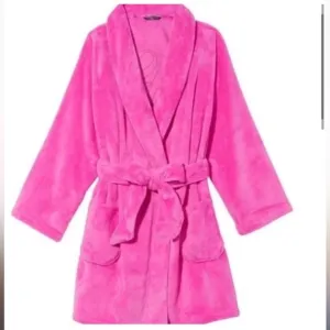 Victoria’s Secret cute  sexy pink fuchsia short cozy robe size XL/2XL🩷✨💕💗💋