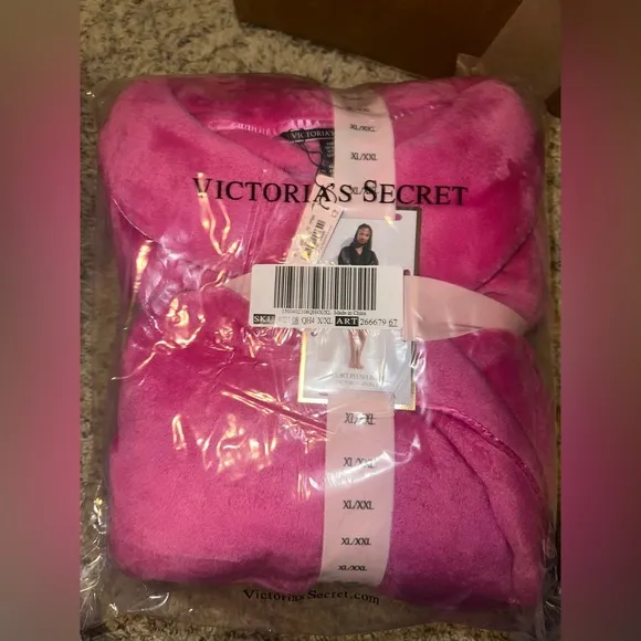 Victoria’s Secret cute  sexy pink fuchsia short cozy robe size XL/2XL🩷✨💕💗💋