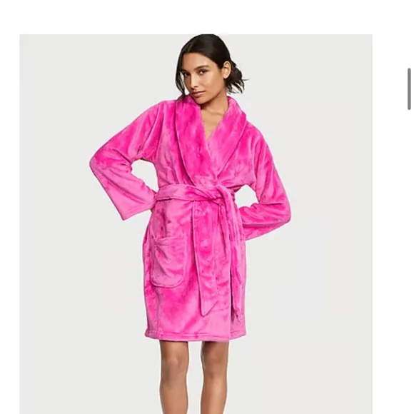 Victoria’s Secret cute  sexy pink fuchsia short cozy robe size XL/2XL🩷✨💕💗💋